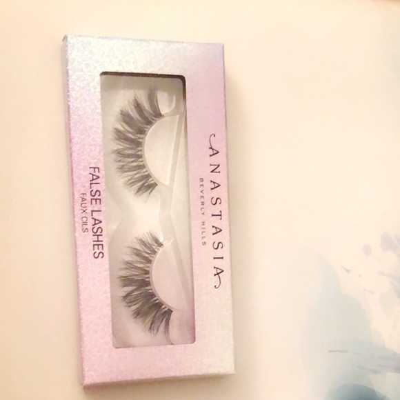 Lashes - Picture 4 of 4